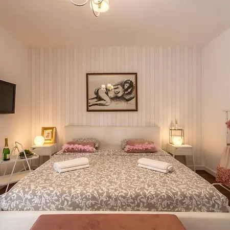 Apartment Dalmatian 230m2 With Pool And Garden Near The Old Town For Families