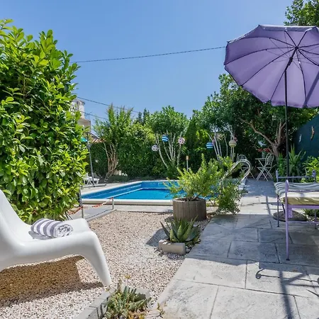 Dalmatian 230m2 With Pool And Garden Near The Old Town For Families Apartment