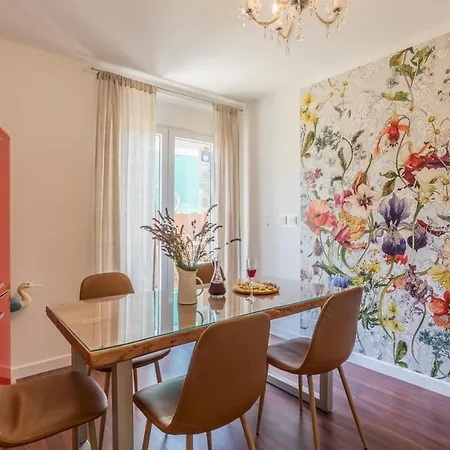 Dalmatian 230m2 With Pool And Garden Near The Old Town For Families Split