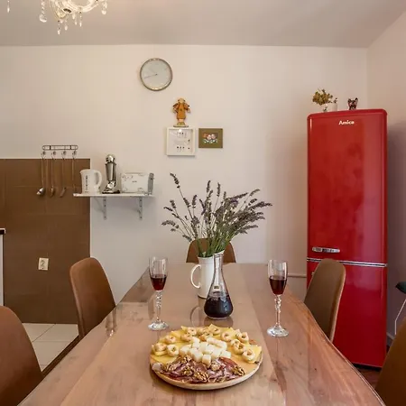 Apartment Dalmatian 230m2 With Pool And Garden Near The Old Town For Families Split