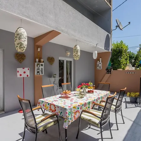 Dalmatian 230m2 With Pool And Garden Near The Old Town For Families Split