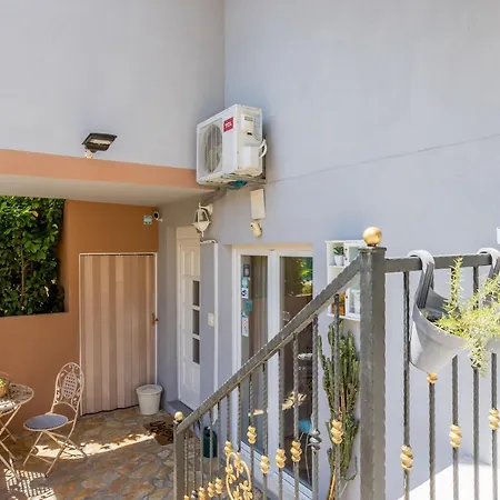 Dalmatian 230m2 With Pool And Garden Near The Old Town For Families Apartment Split