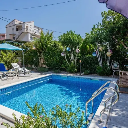 Dalmatian 230m2 With Pool And Garden Near The Old Town For Families Apartment Split