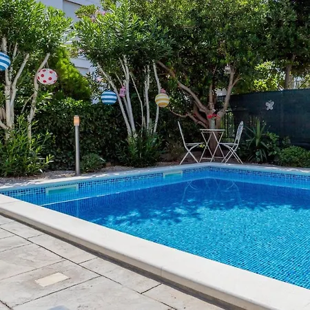Dalmatian 230m2 With Pool And Garden Near The Old Town For Families Apartment