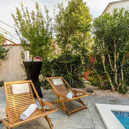 Apartment Dalmatian 230m2 With Pool And Garden Near The Old Town For Families *