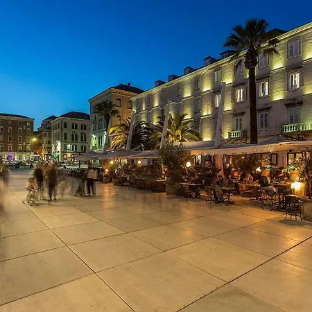 Apartment Dalmatian 230m2 With Pool And Garden Near The Old Town For Families