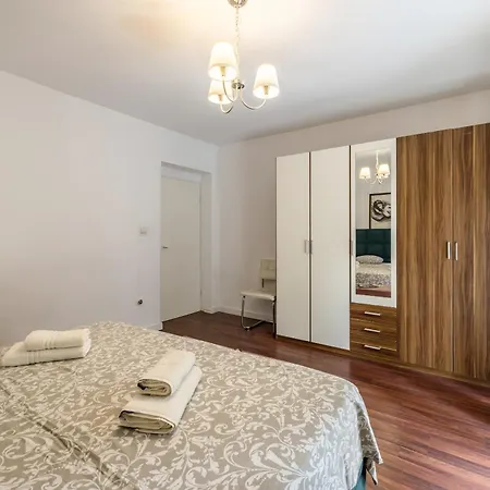 Appartement Dalmatian 230m2 With Pool And Garden Near The Old Town For Families