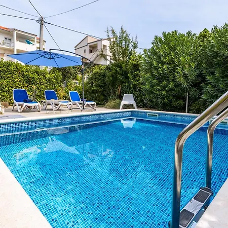 Appartement Dalmatian 230m2 With Pool And Garden Near The Old Town For Families Split