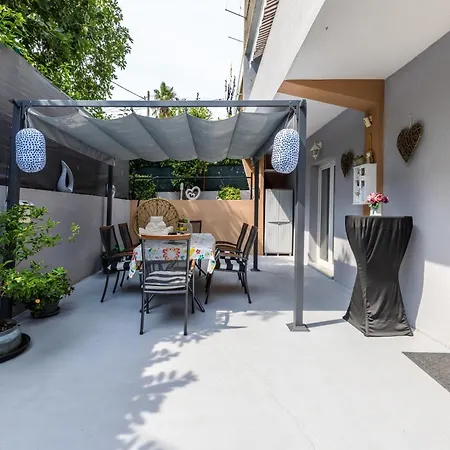 Dalmatian 230m2 With Pool And Garden Near The Old Town For Families Split