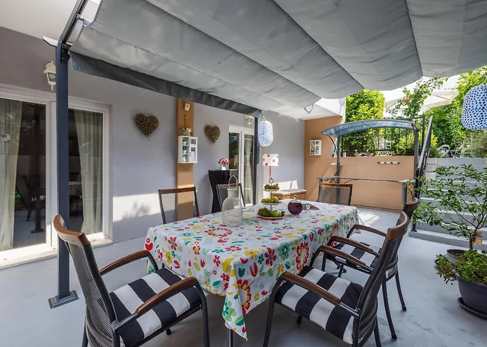 Dalmatian 230m2 With Pool And Garden Near The Old Town For Families