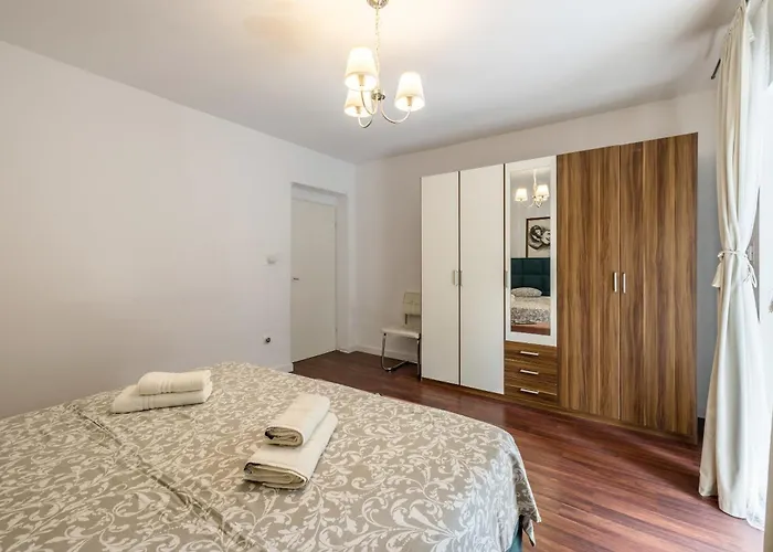 Apartament Dalmatian 230m2 With Pool And Garden Near The Old Town For Families