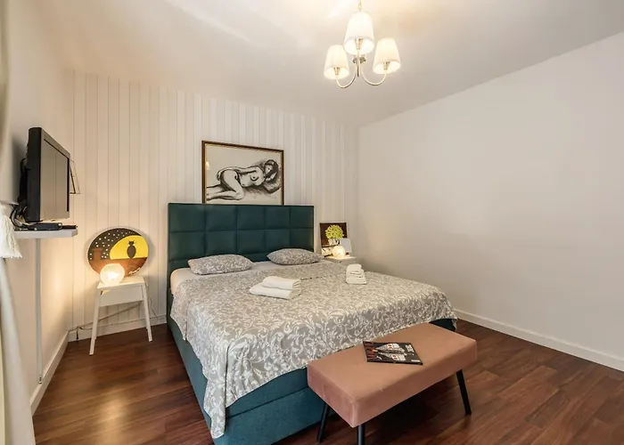 Dalmatian 230m2 With Pool And Garden Near The Old Town For Families