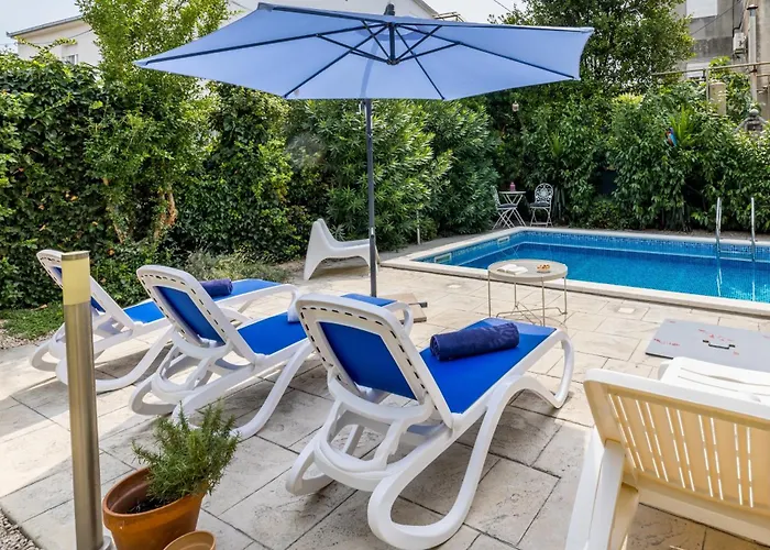 Dalmatian 230m2 With Pool And Garden Near The Old Town For Families Apartament Split