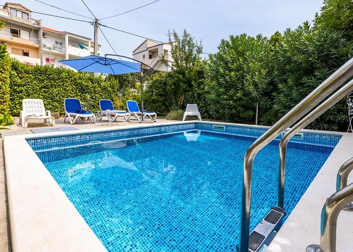 Apartament Dalmatian 230m2 With Pool And Garden Near The Old Town For Families Split