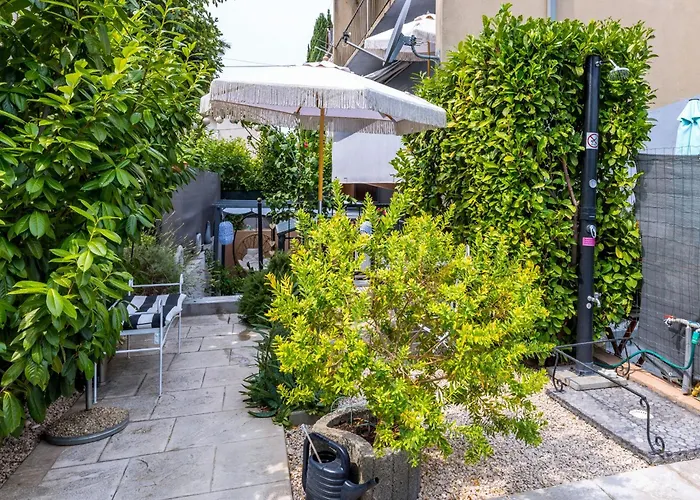 Dalmatian 230m2 With Pool And Garden Near The Old Town For Families Split