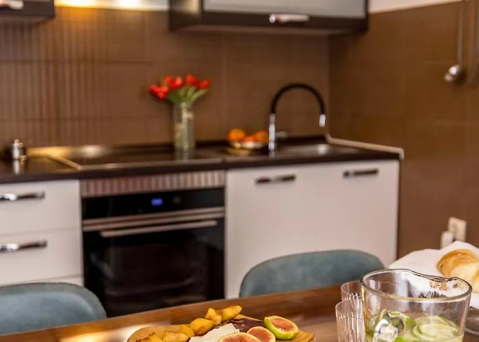 Dalmatian 230m2 With Pool And Garden Near The Old Town For Families Split