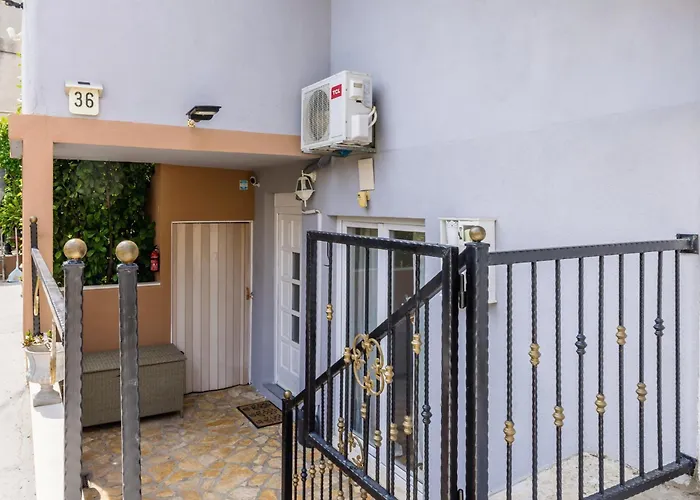 Dalmatian 230m2 With Pool And Garden Near The Old Town For Families