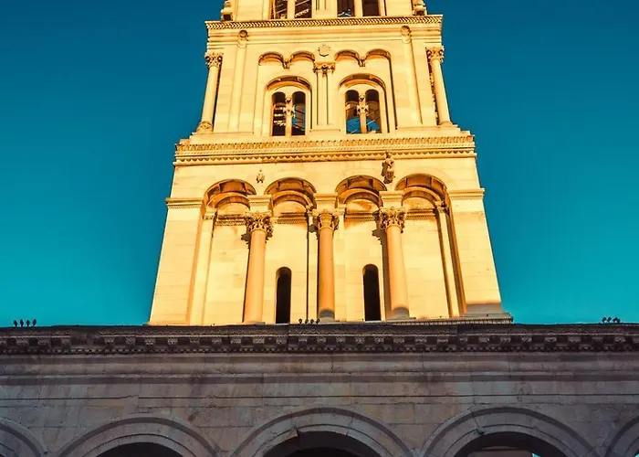 Dalmatian 230m2 With Pool And Garden Near The Old Town For Families Apartament